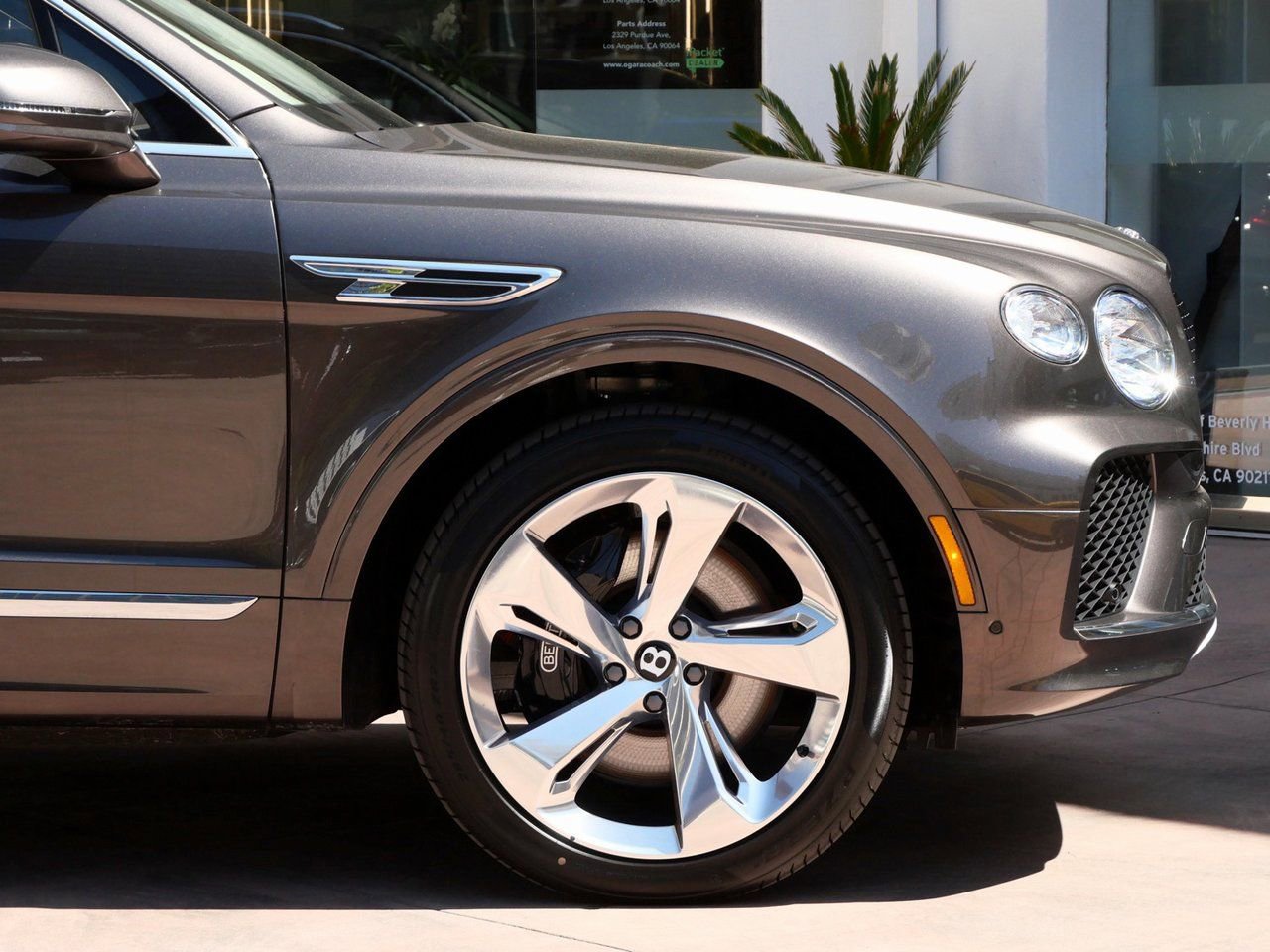 Used 2025 Bentley Bentayga Extended Wheelbase image 6