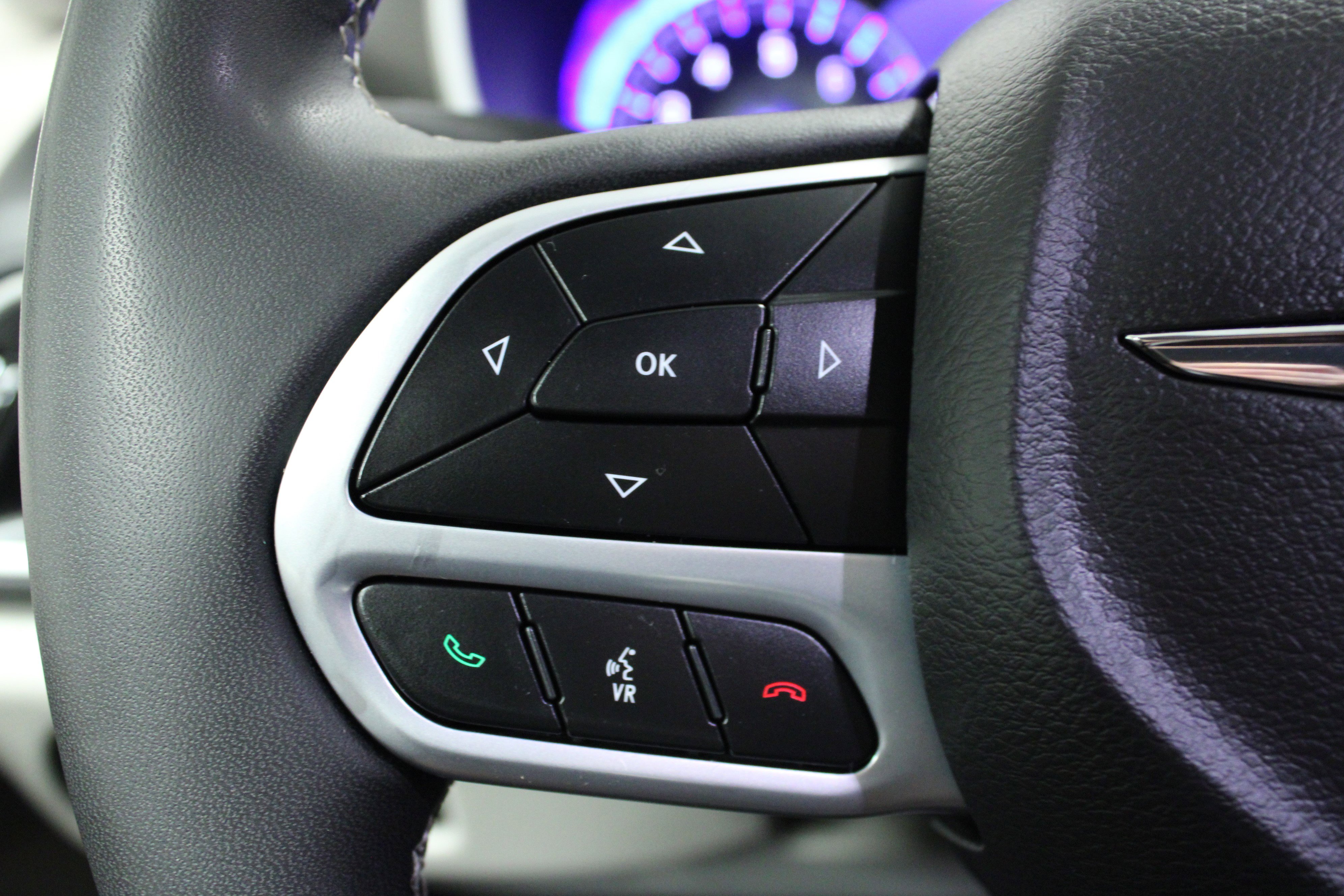 Used 2024 Chrysler Pacifica Touring-L image 21