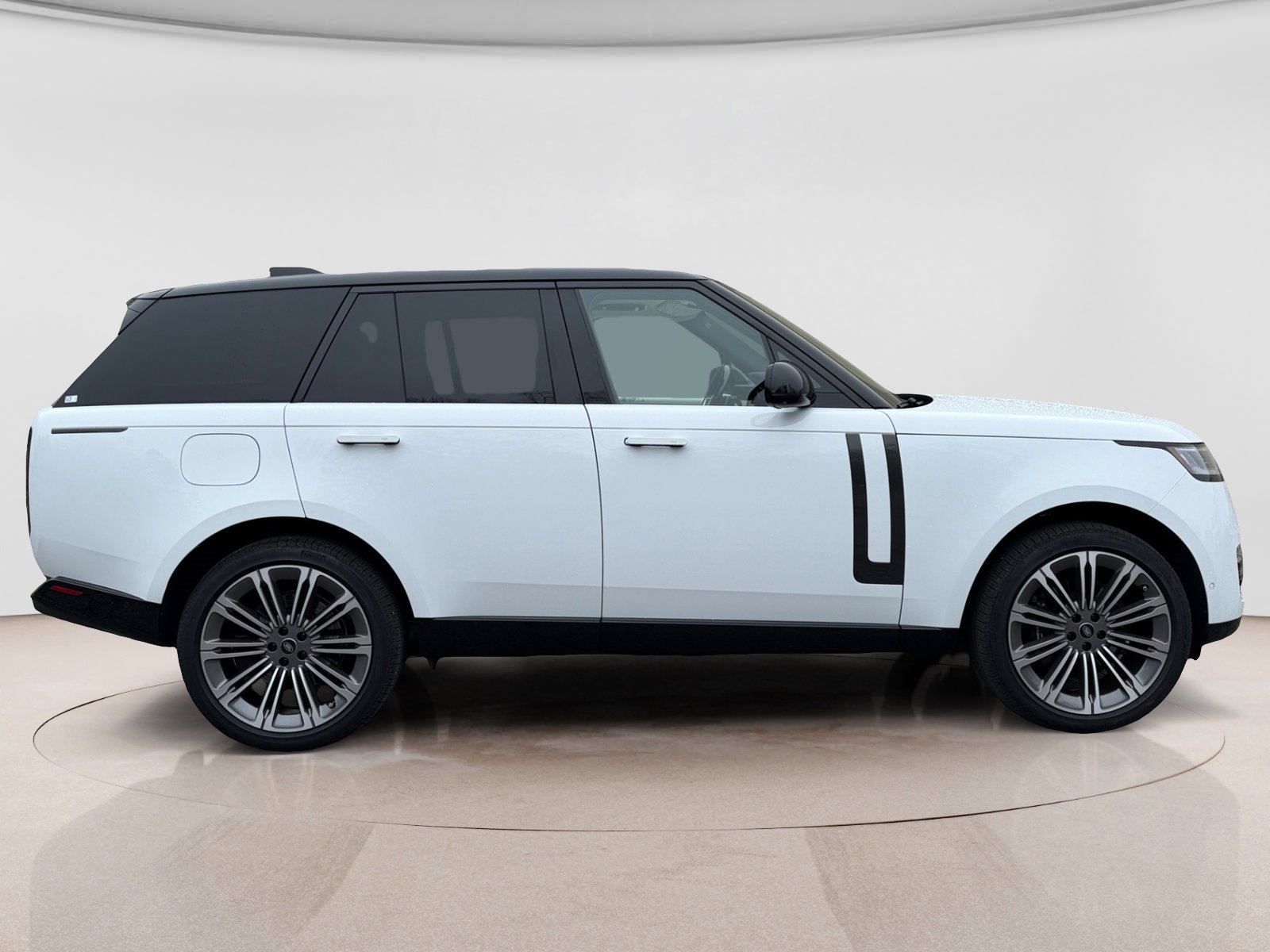 Used 2025 Land Rover Range Rover SE image 6