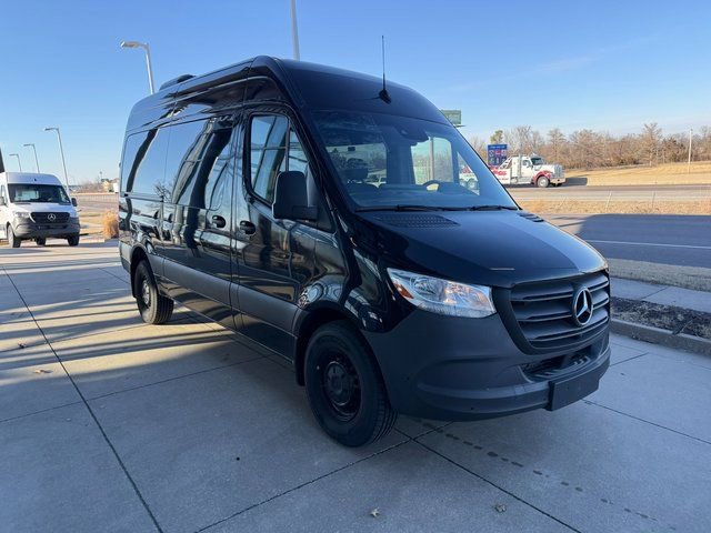 Used 2024 Mercedes-Benz Sprinter 2500 image 3