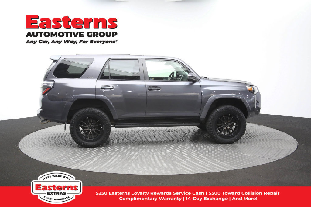 Used 2017 Toyota 4Runner SR5 AWD/4WD image 46