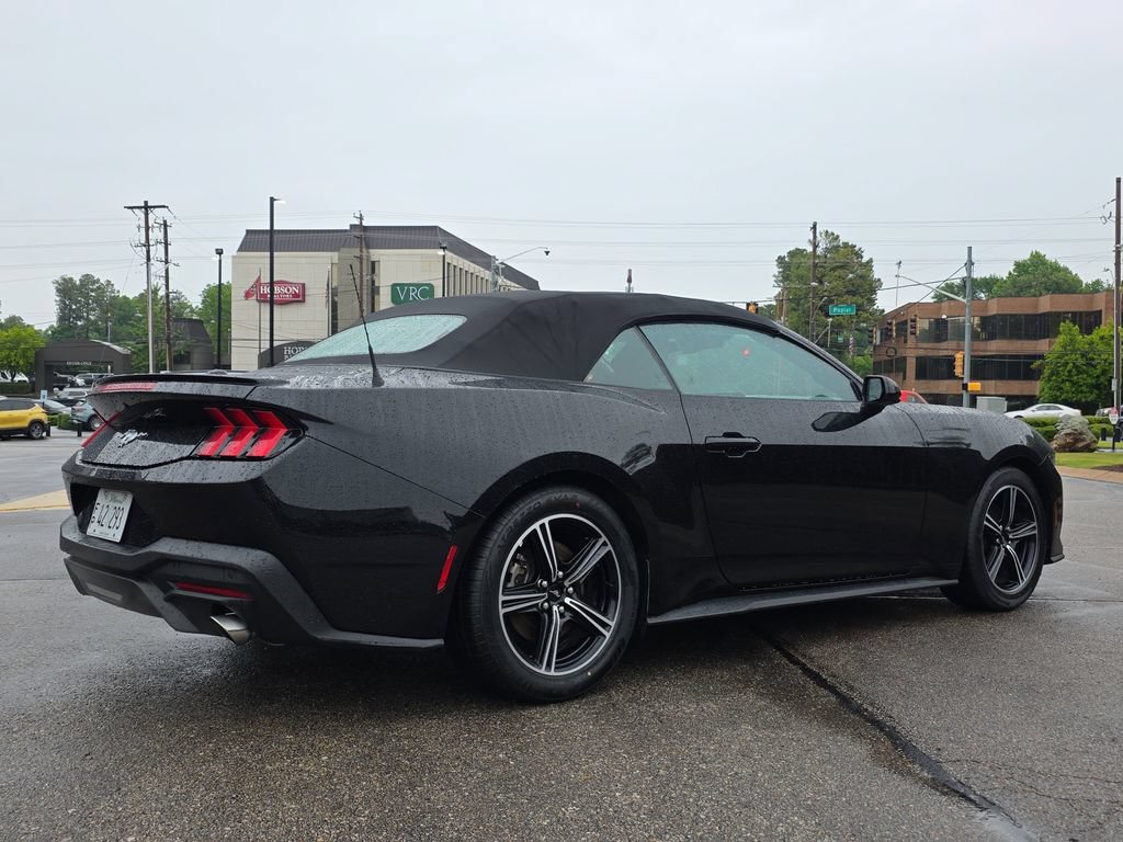 Used 2025 Ford Mustang Premium RWD image 5