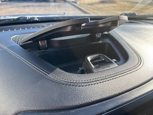 Used 2019 Jeep Cherokee Latitude w/ Cold Weather Group image 24