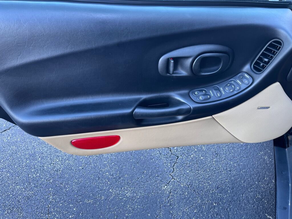 Used 1998 Chevrolet Corvette Coupe w/ Memory Pkg image 11