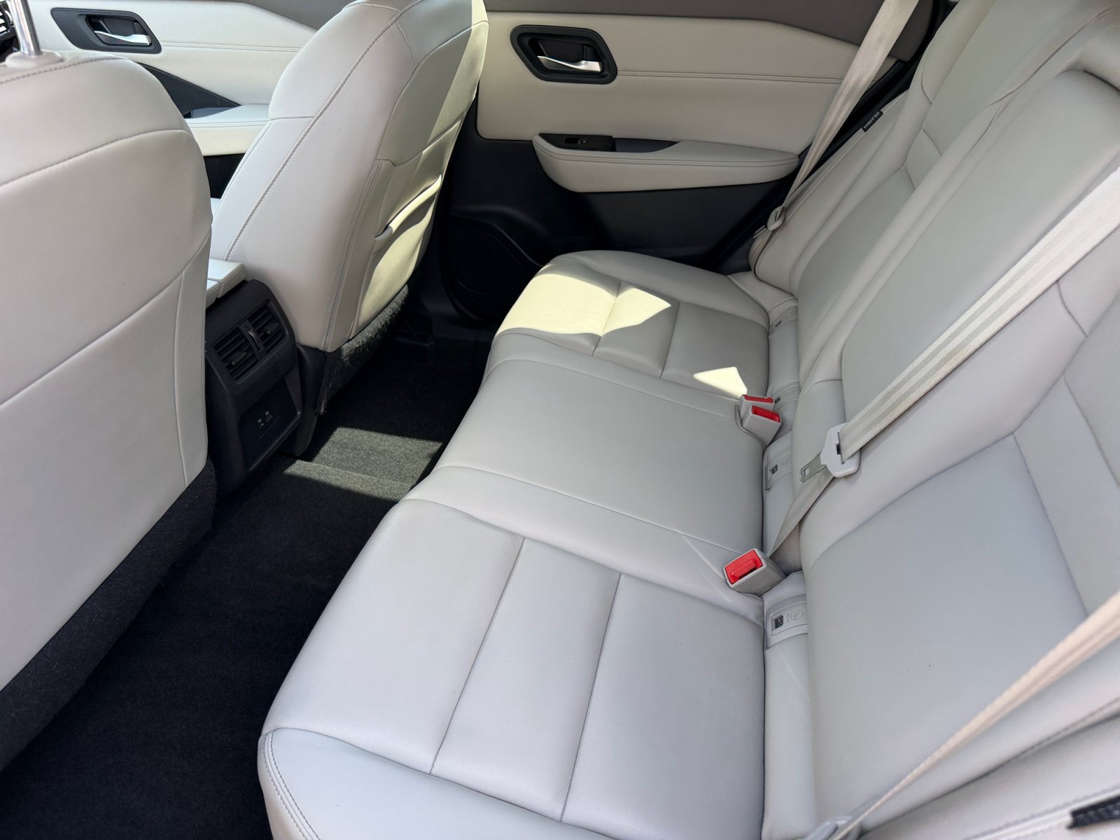 Used 2023 Nissan Rogue SL AWD/4WD image 16