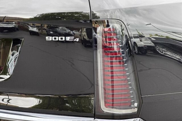 New 2026 Cadillac Vistiq Premium Luxury w/ LPO, Floor Liner Package AWD/4WD image 27