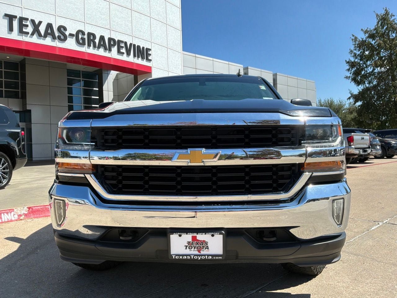 Used 2018 Chevrolet Silverado 1500 LT w/ All Star Edition AWD/4WD image 3