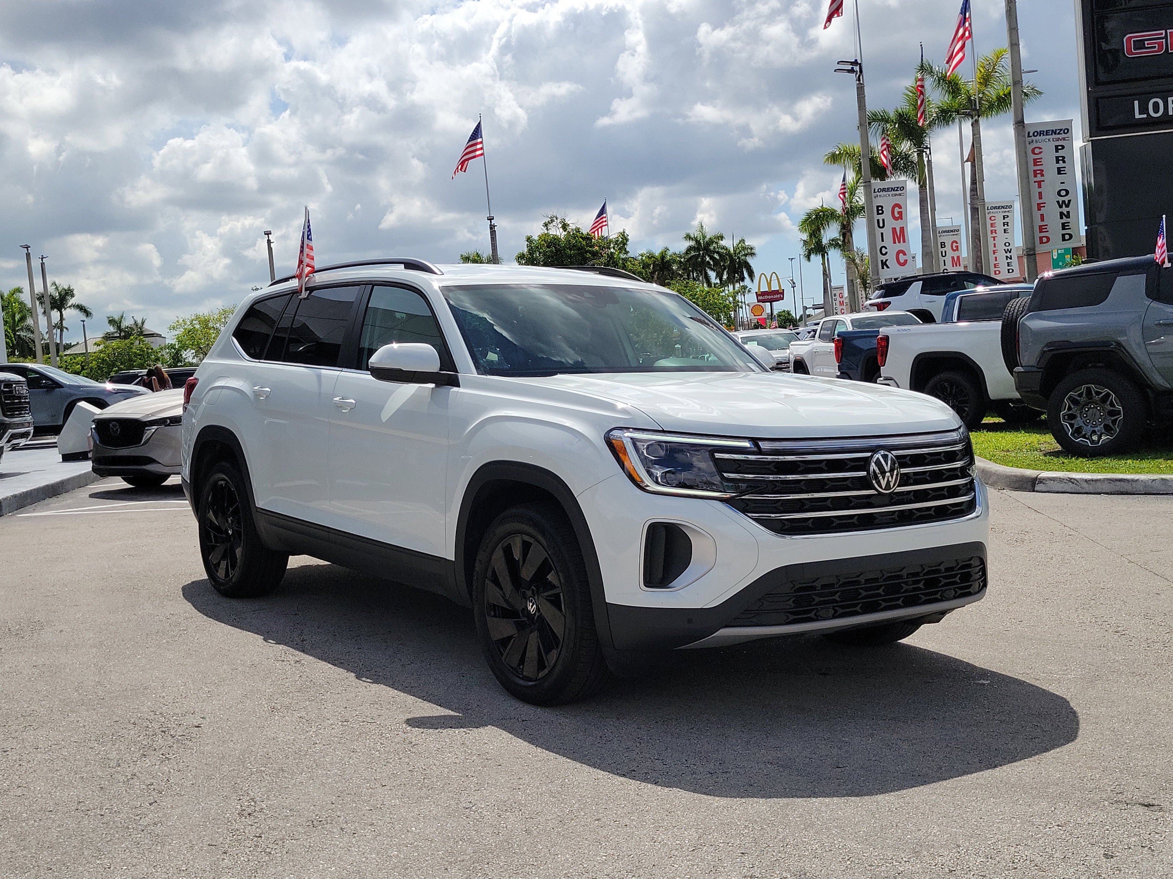 Used 2025 Volkswagen Atlas SE AWD/4WD image 3
