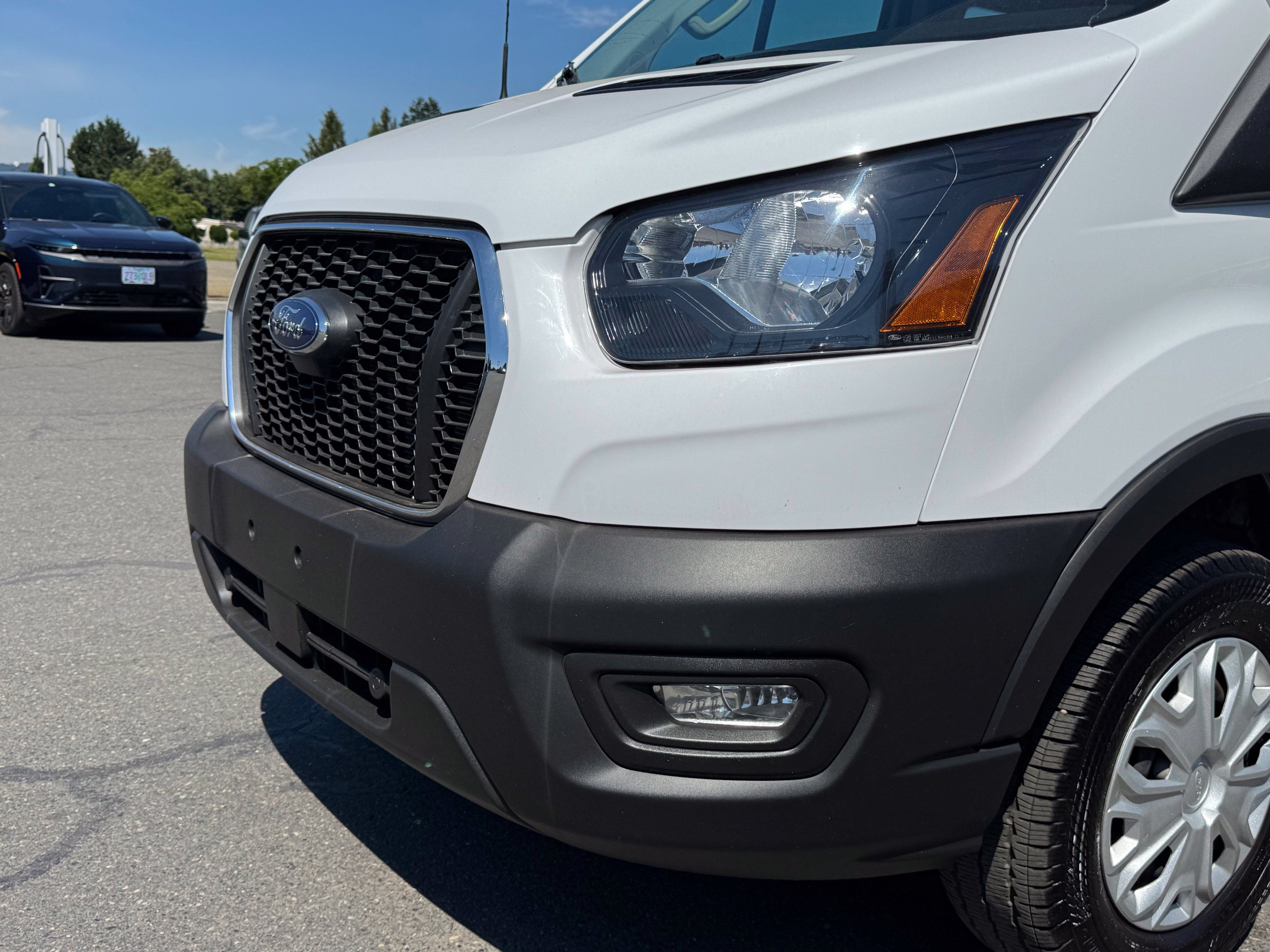 Used 2025 Ford Transit 250 Low Roof w/ Exterior Upgrade Package RWD image 9