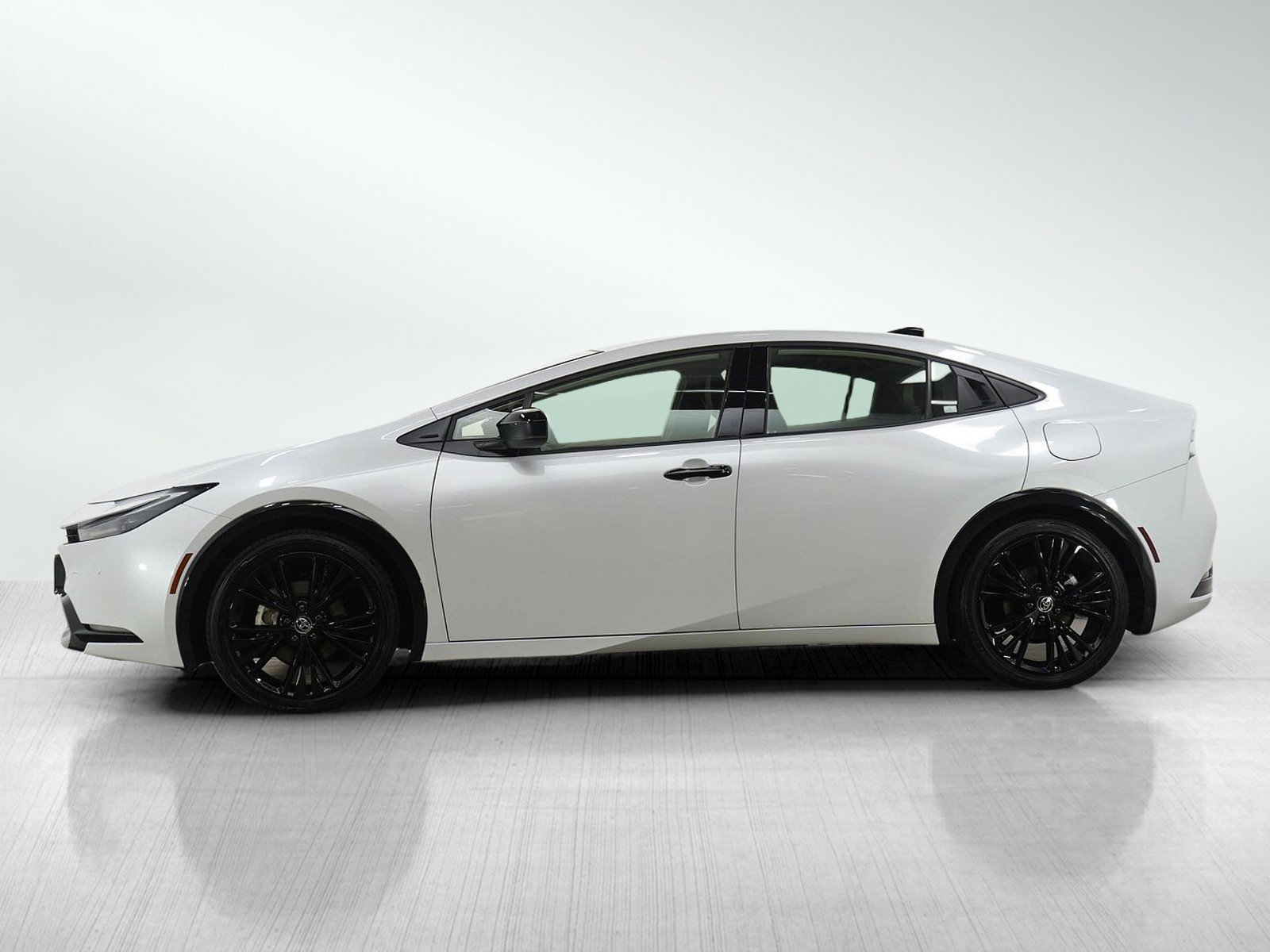 Used 2026 Toyota Prius Plug-In Hybrid image 2