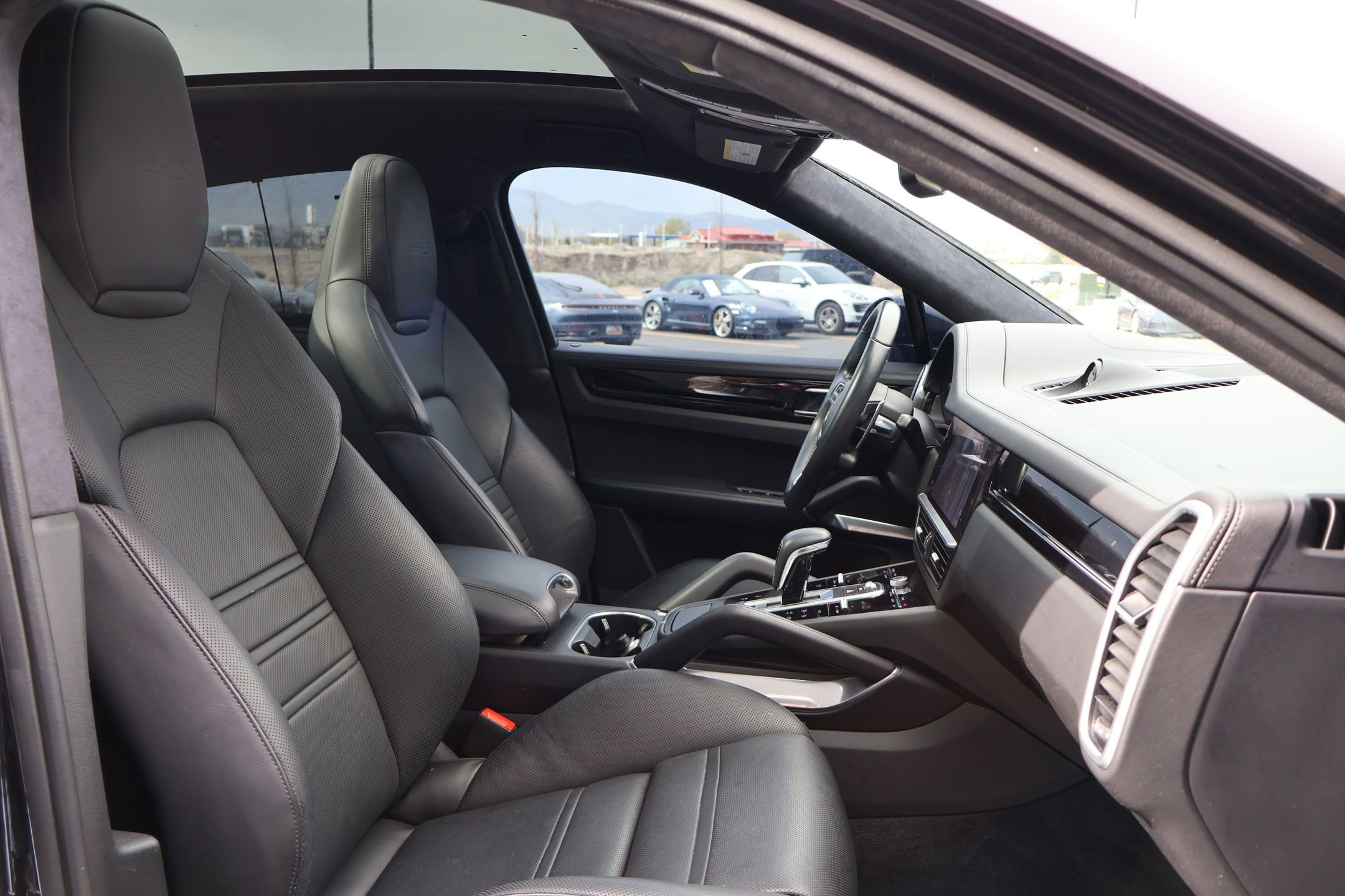 Certified 2022 Porsche Cayenne Turbo S AWD/4WD image 27