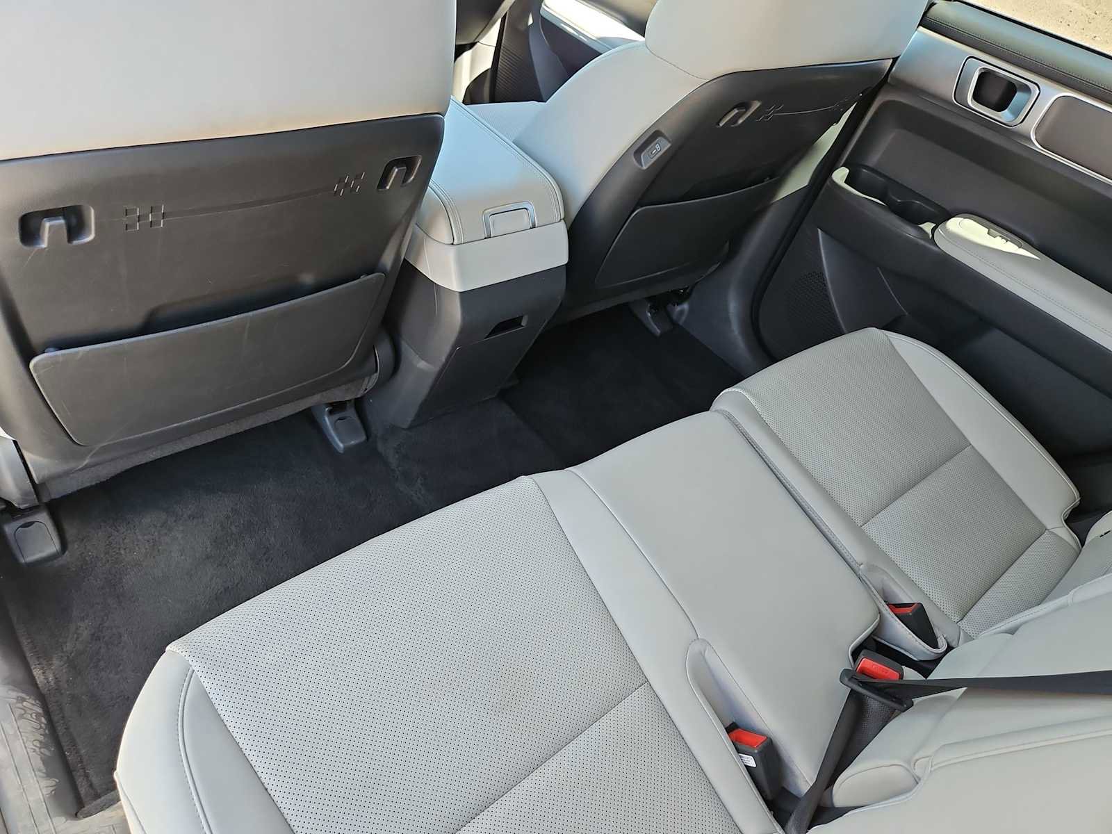 Certified 2025 Hyundai Santa Fe SEL image 18