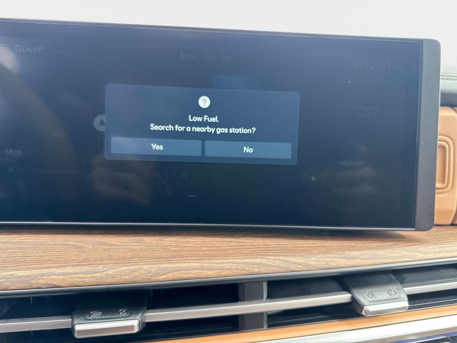 Certified 2025 Hyundai Santa Fe Limited image 23