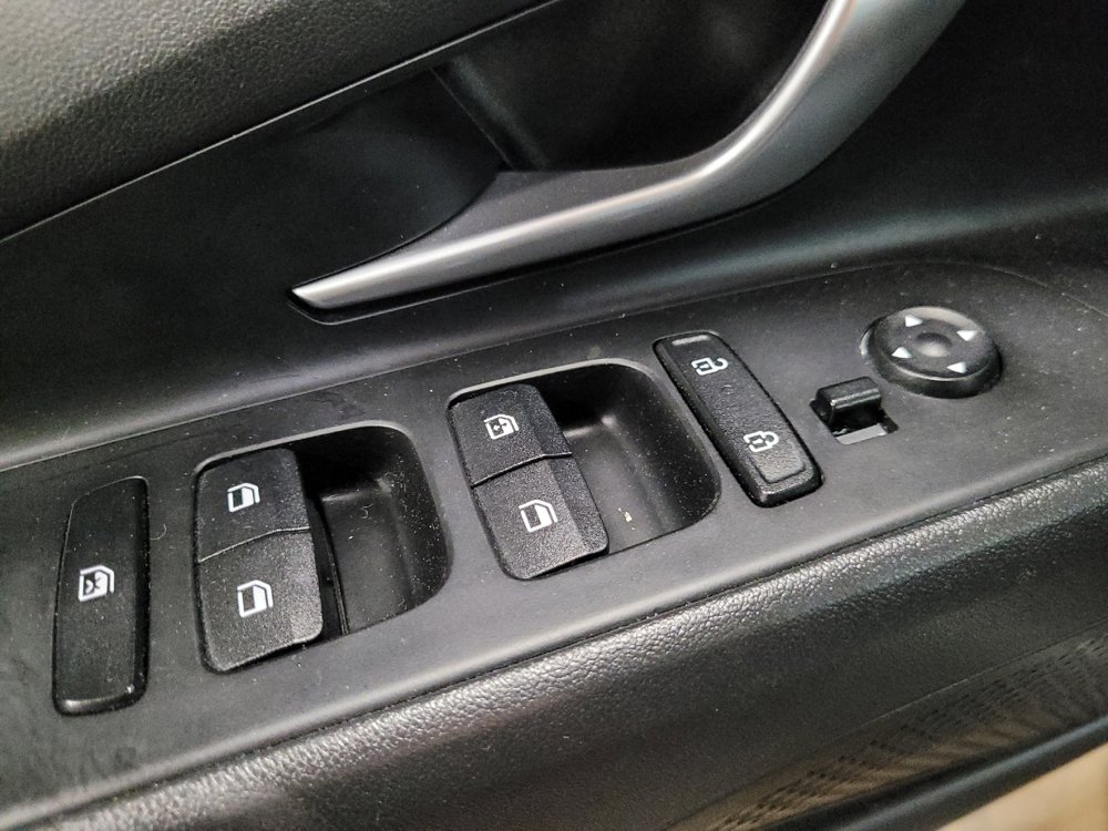Used 2025 Hyundai Elantra SEL FWD image 27