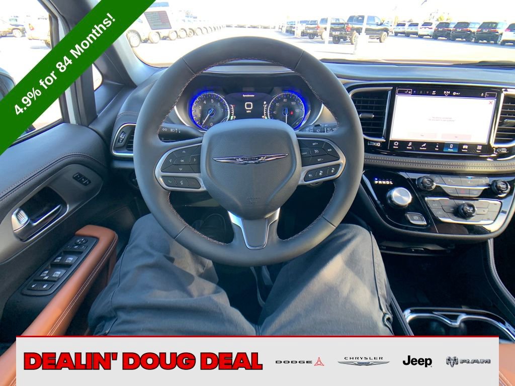 New 2026 Chrysler Pacifica Pinnacle image 13