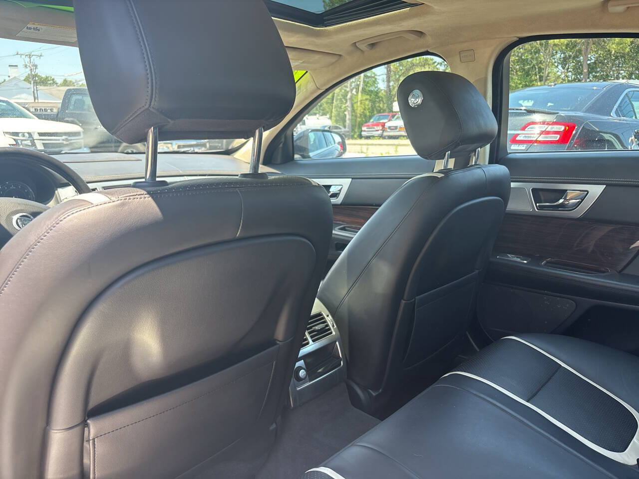 Used 2012 Jaguar XF Portfolio RWD image 26