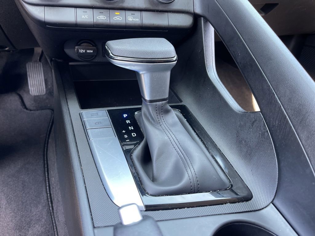 Used 2024 Hyundai Elantra SE image 14