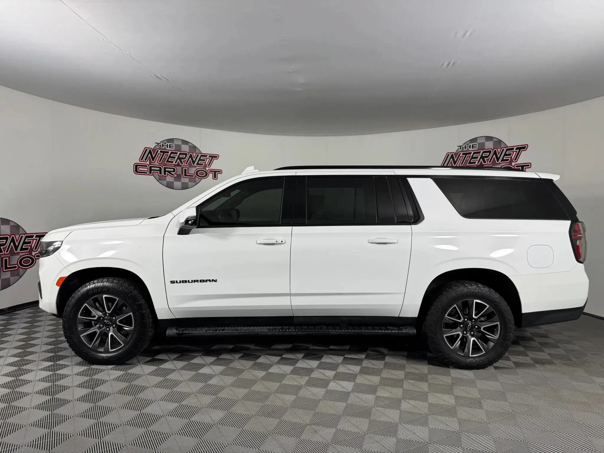 Used 2022 Chevrolet Suburban Z71 w/ Luxury Package AWD/4WD image 4