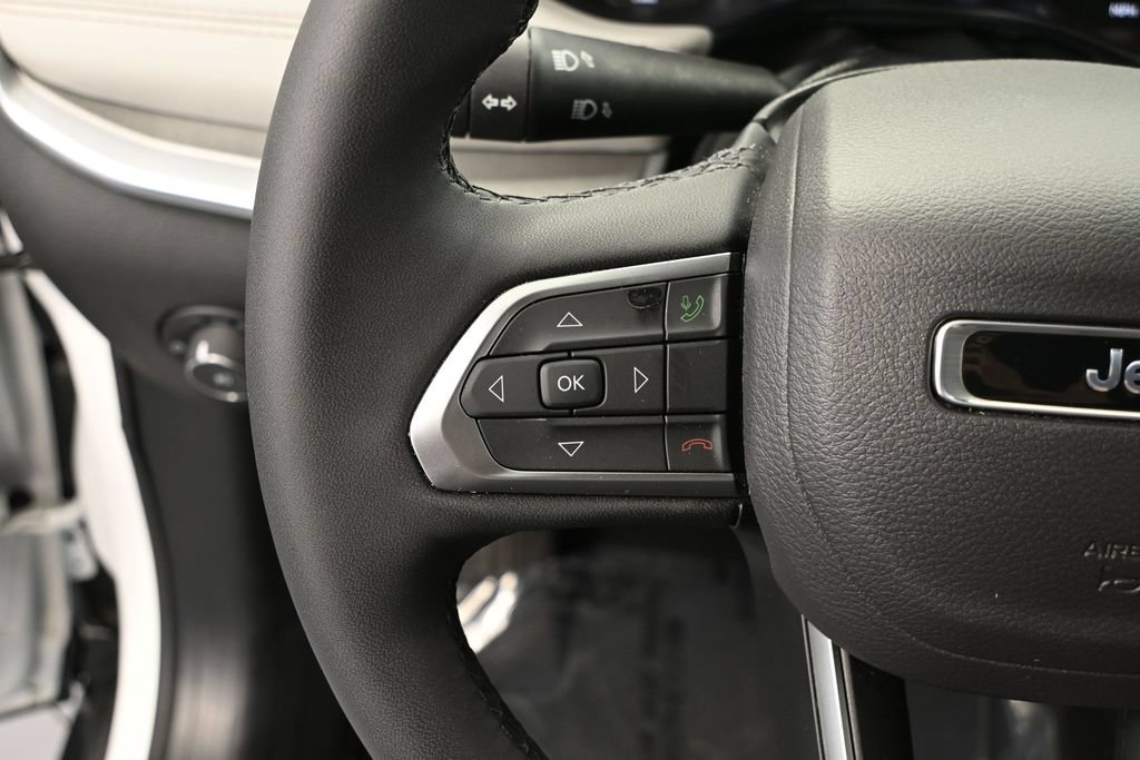 Used 2026 Jeep Compass Limited AWD/4WD image 21