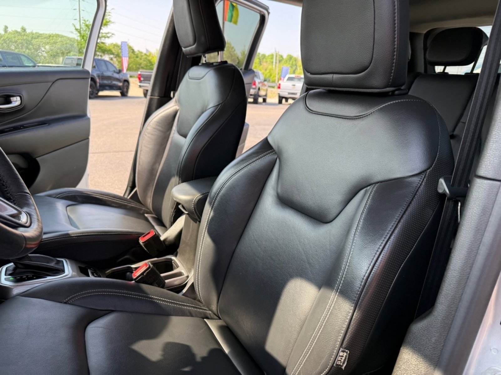 Used 2021 Jeep Renegade Limited image 16