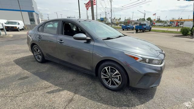 Used 2022 Kia Forte LXS FWD image 2