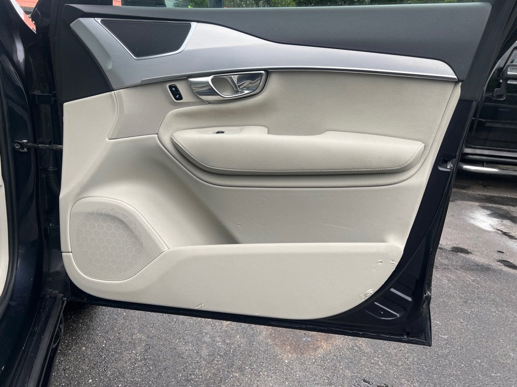 Used 2016 Volvo XC90 T5 Momentum image 12