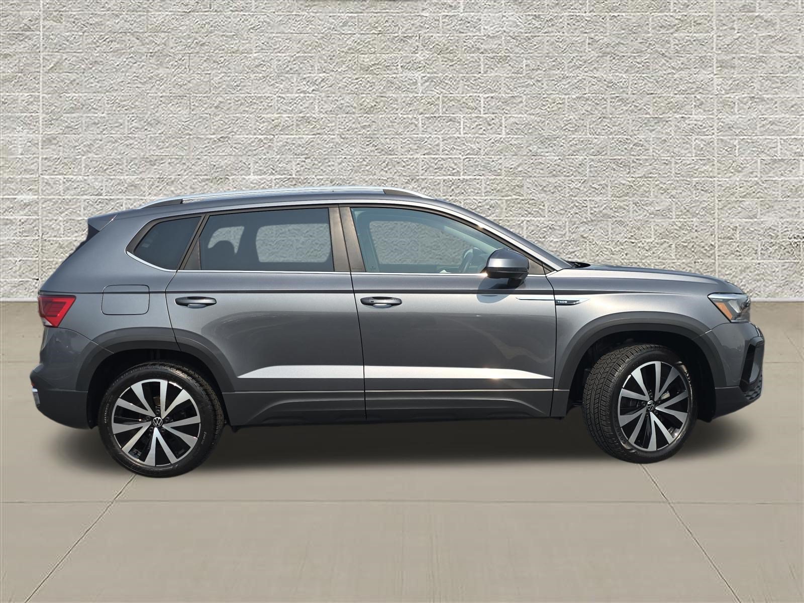 Certified 2023 Volkswagen Taos SE w/ Panoramic Sunroof Package FWD image 8