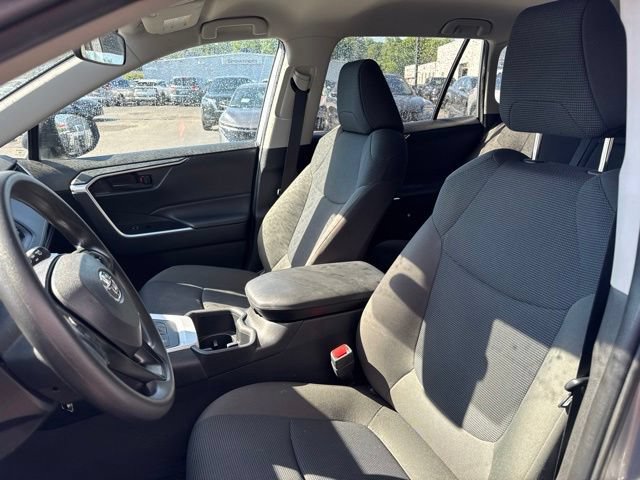 Used 2022 Toyota RAV4 LE AWD/4WD image 10