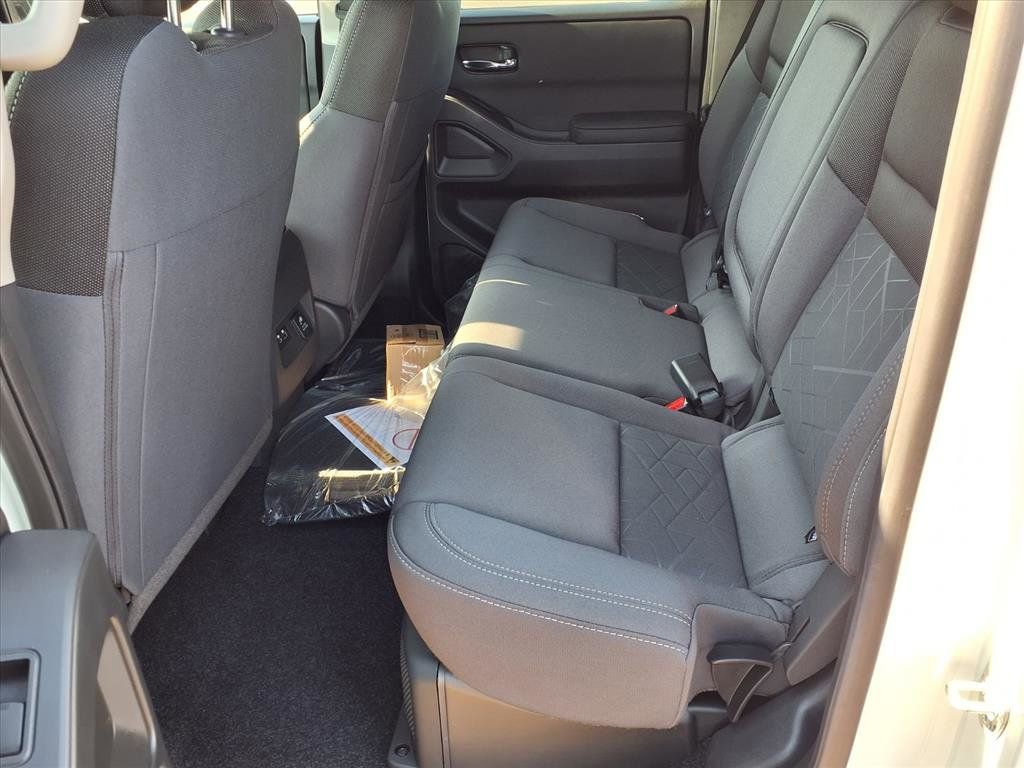 New 2025 Nissan Frontier SV w/ SV Convenience Package image 9