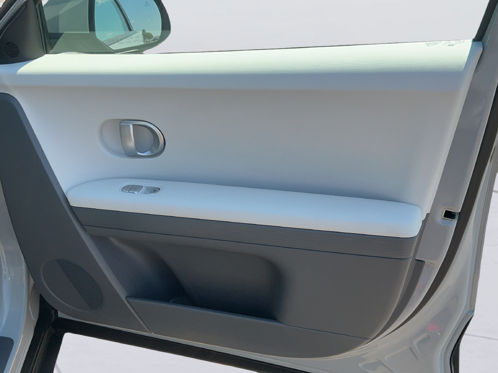 Used 2024 Hyundai Ioniq 5 SE AWD/4WD image 9