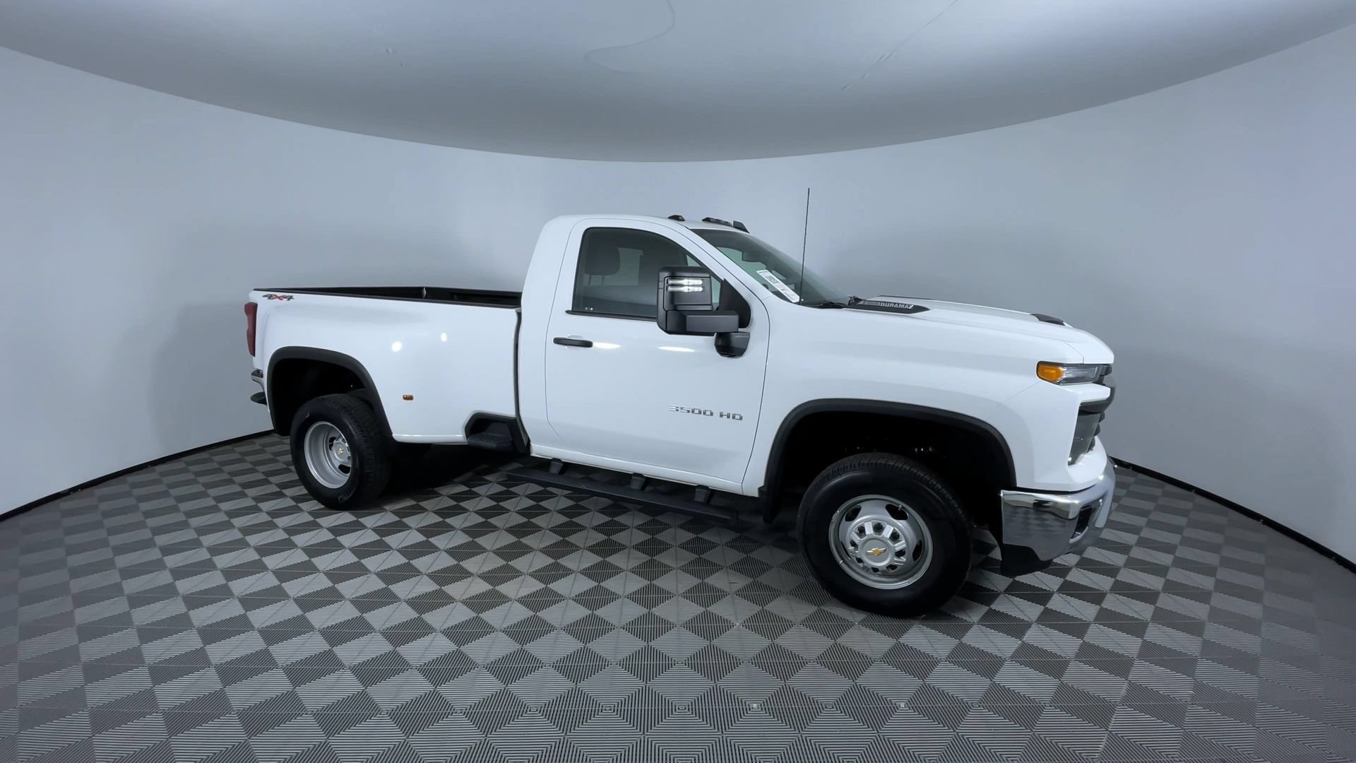 Used 2025 Chevrolet Silverado 3500 W/T AWD/4WD image 2