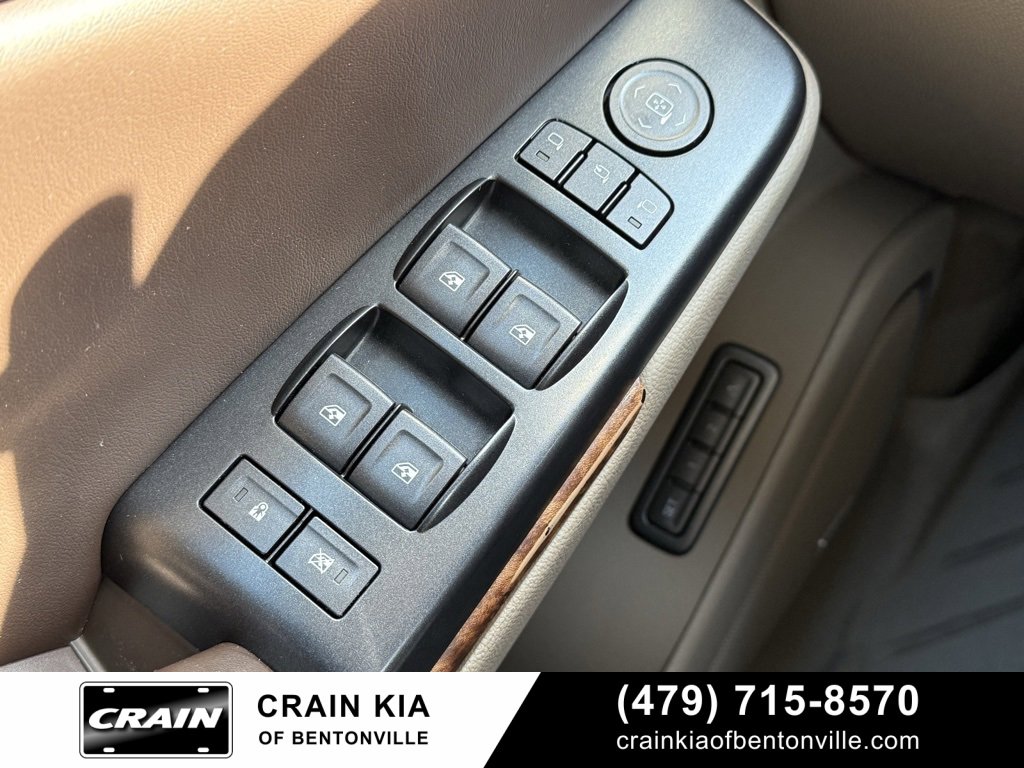 Used 2015 Chevrolet Suburban LTZ image 11