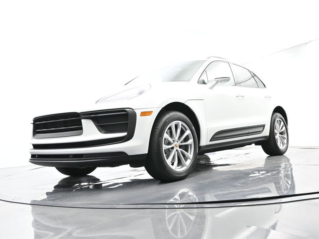 Certified 2022 Porsche Macan AWD/4WD image 45