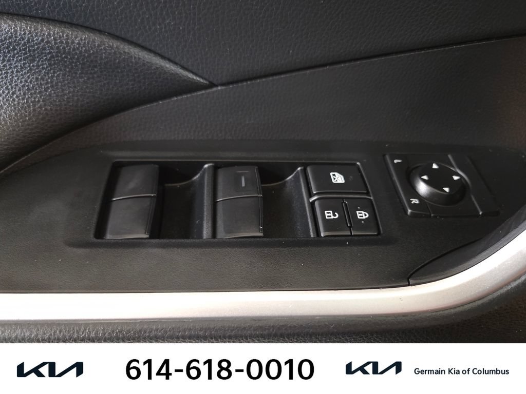 Used 2021 Toyota RAV4 LE AWD/4WD image 26