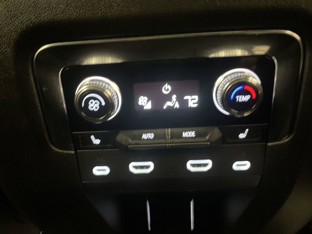 Used 2023 GMC Yukon Denali w/ Advanced Technology Package AWD/4WD image 16