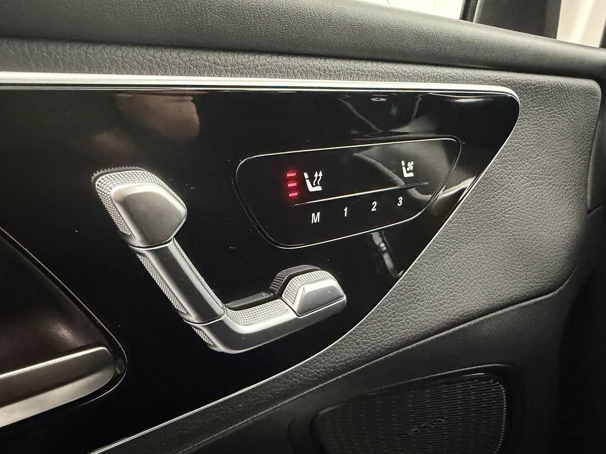 Used 2024 Mercedes-Benz GLC 300 4MATIC image 19