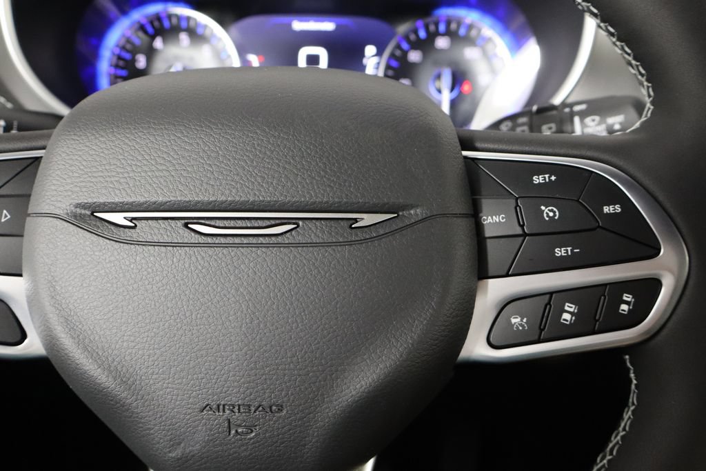 New 2027 Chrysler Pacifica Select FWD image 10