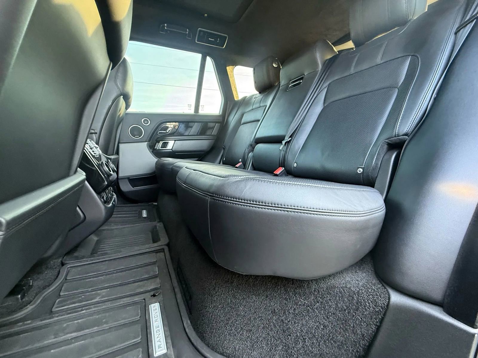 Used 2018 Land Rover Range Rover Supercharged image 14