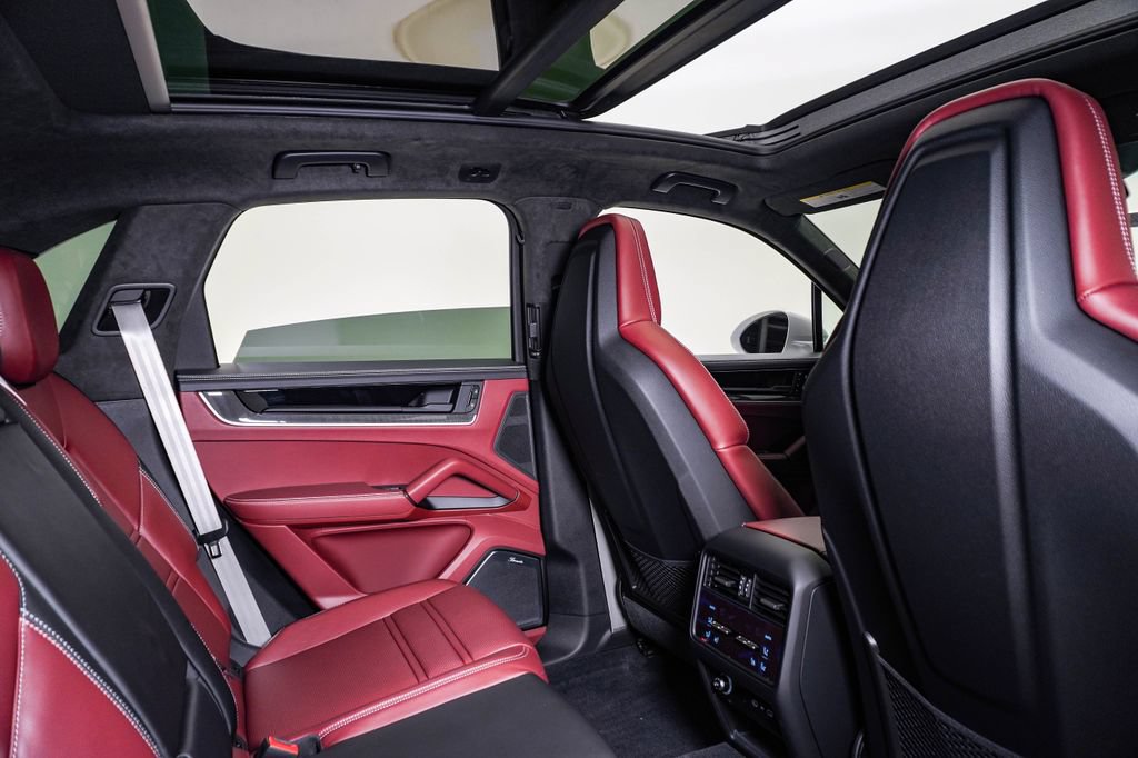 New 2026 Porsche Cayenne Turbo AWD/4WD image 16