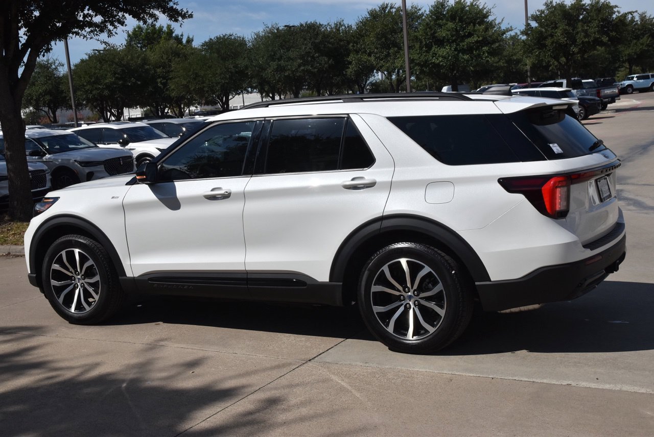 Certified 2025 Ford Explorer ST-Line RWD image 11