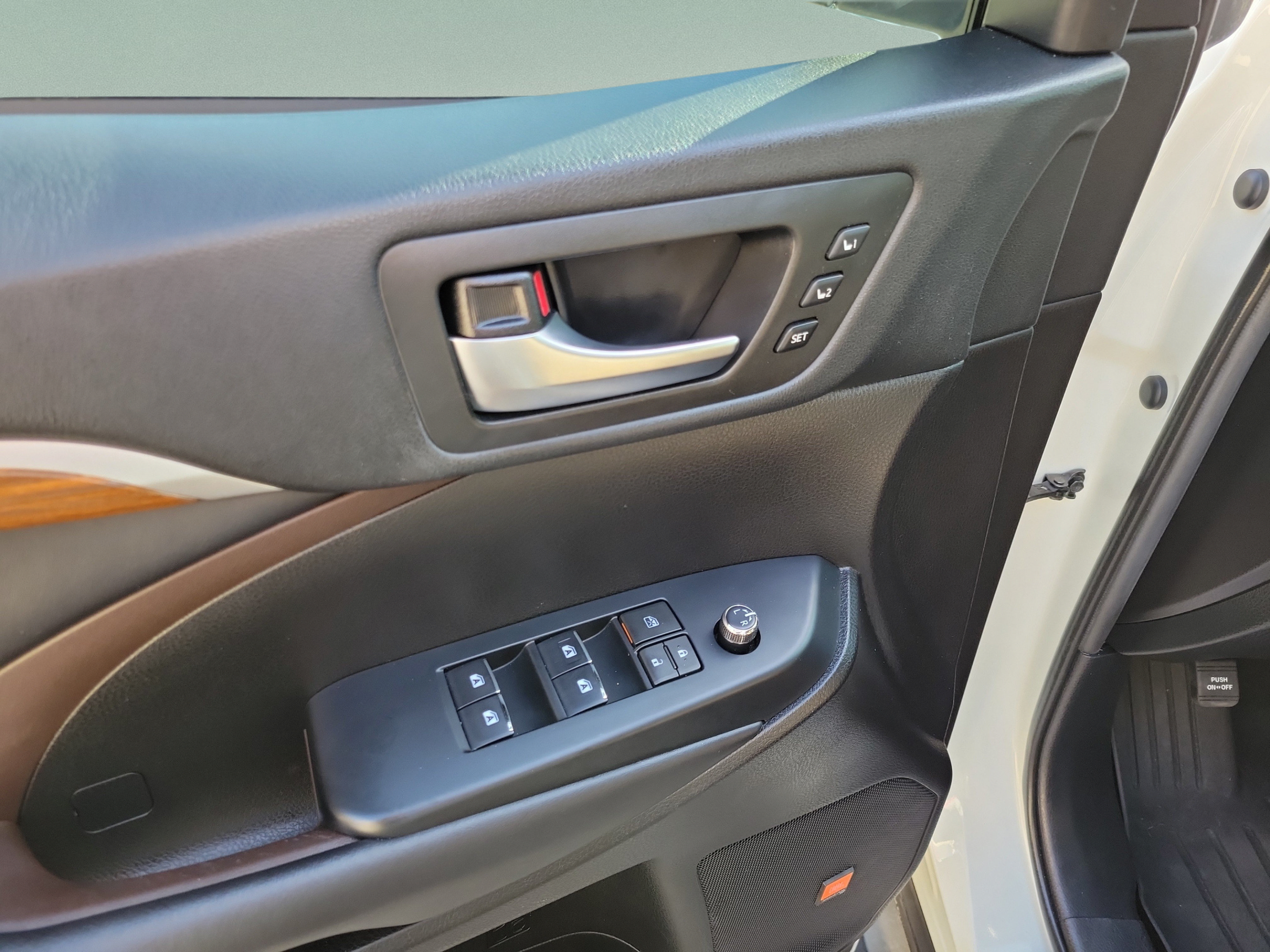 Used 2019 Toyota Highlander Limited Platinum AWD/4WD image 8