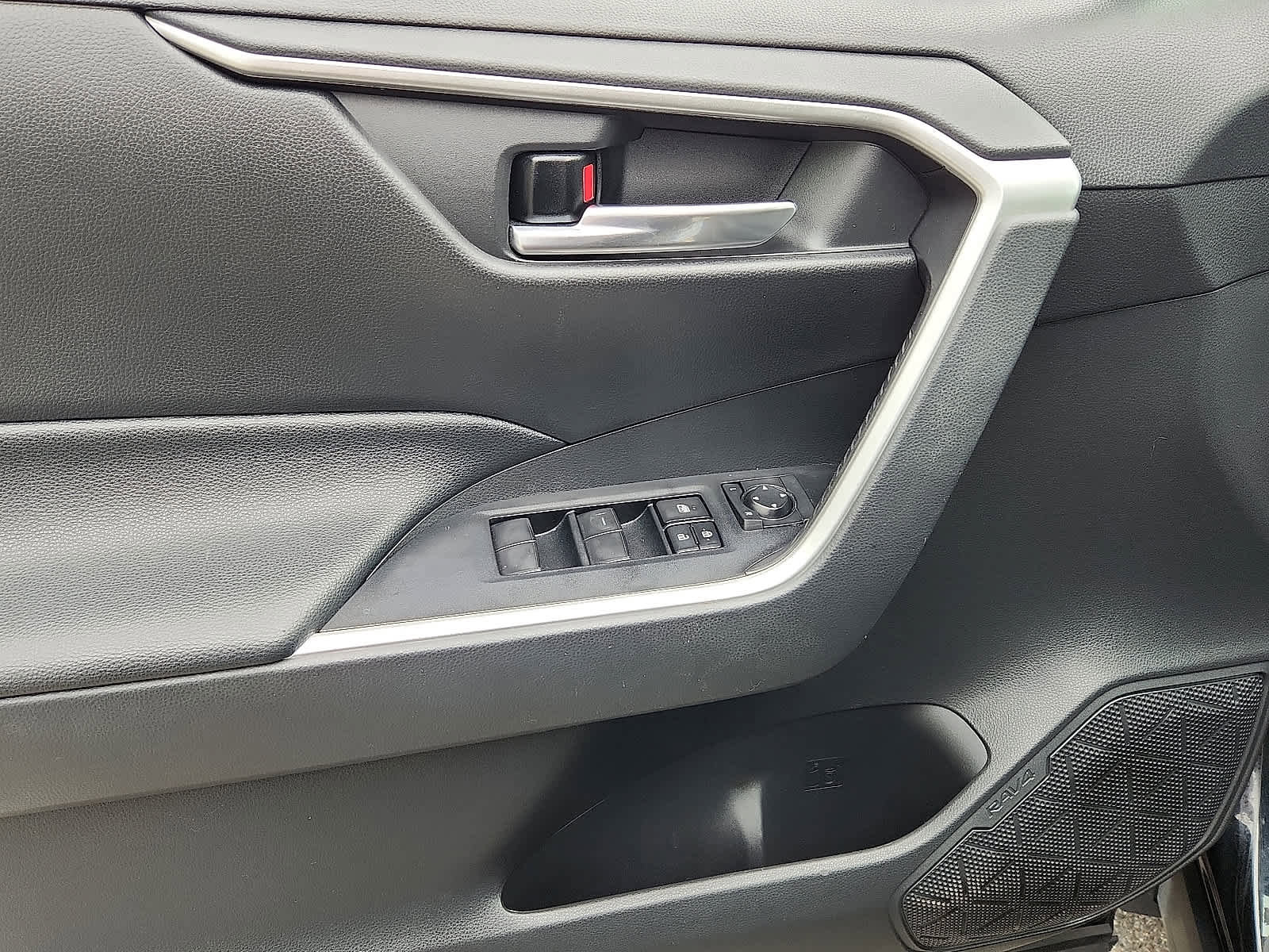 Certified 2021 Toyota RAV4 XLE image 14