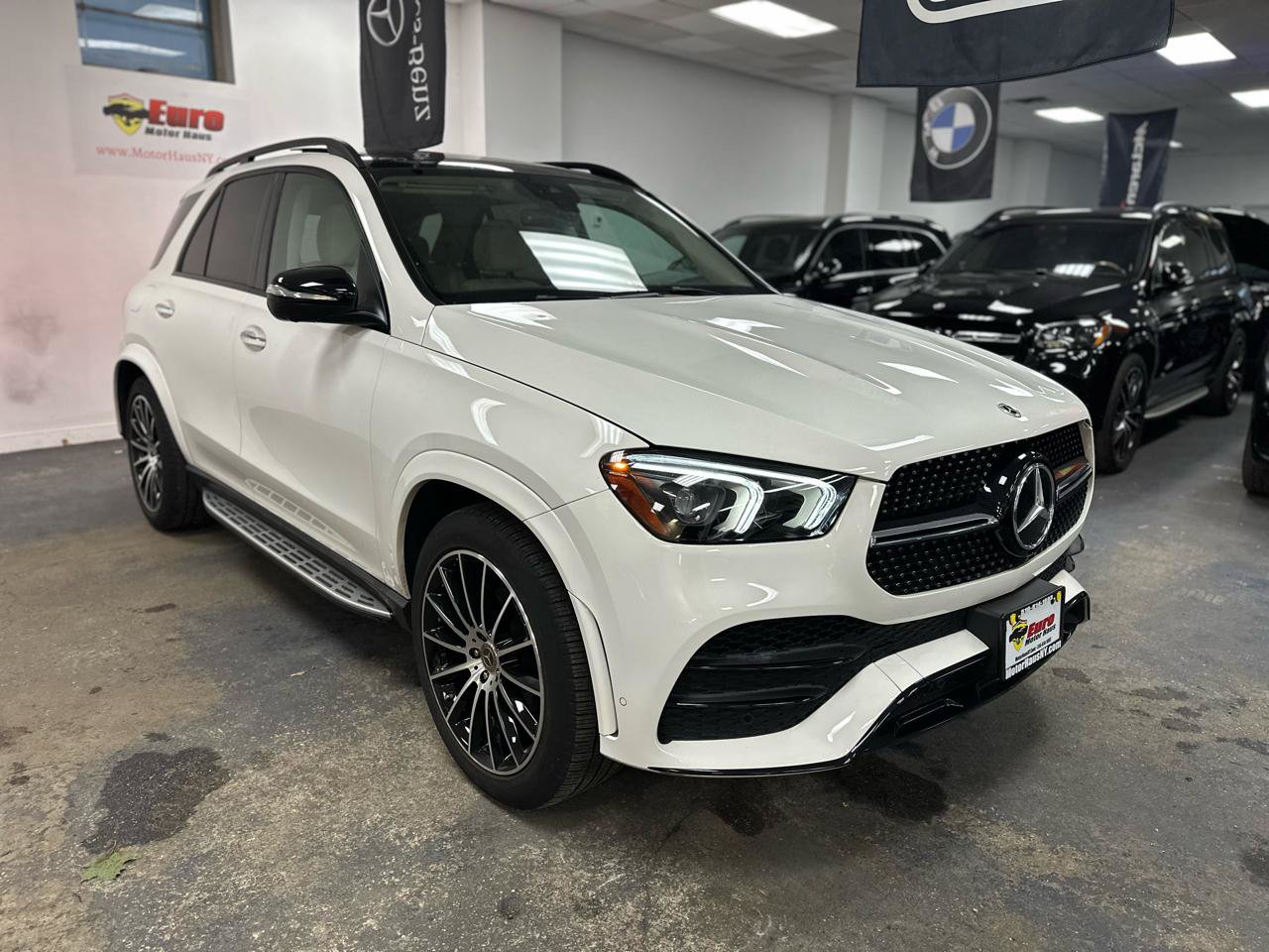 Used 2022 Mercedes-Benz GLE 350 4MATIC w/ Premium Package image 5
