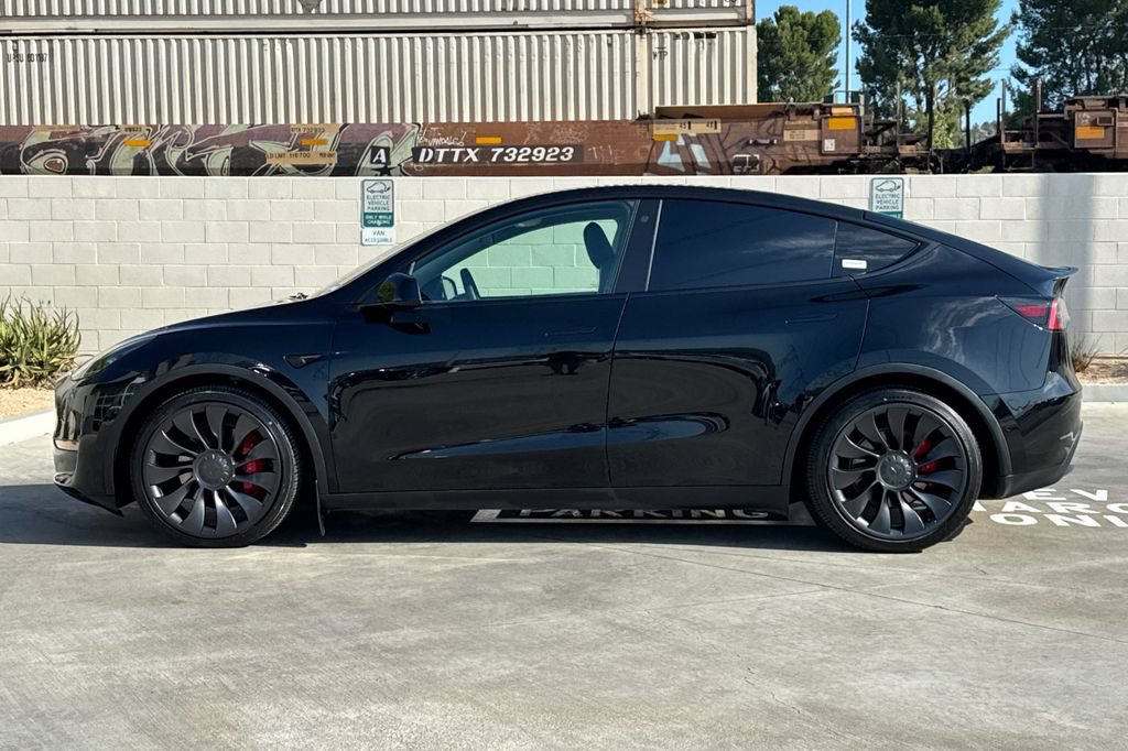 Used 2022 Tesla Model Y Performance AWD/4WD image 9