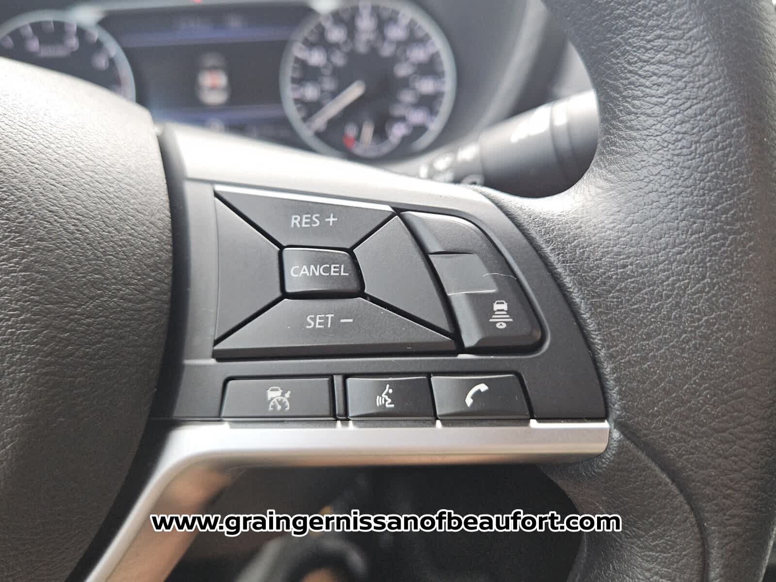 Used 2025 Nissan Sentra SV FWD image 13