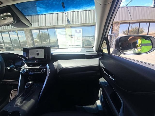 Used 2024 Toyota Venza LE AWD/4WD image 17