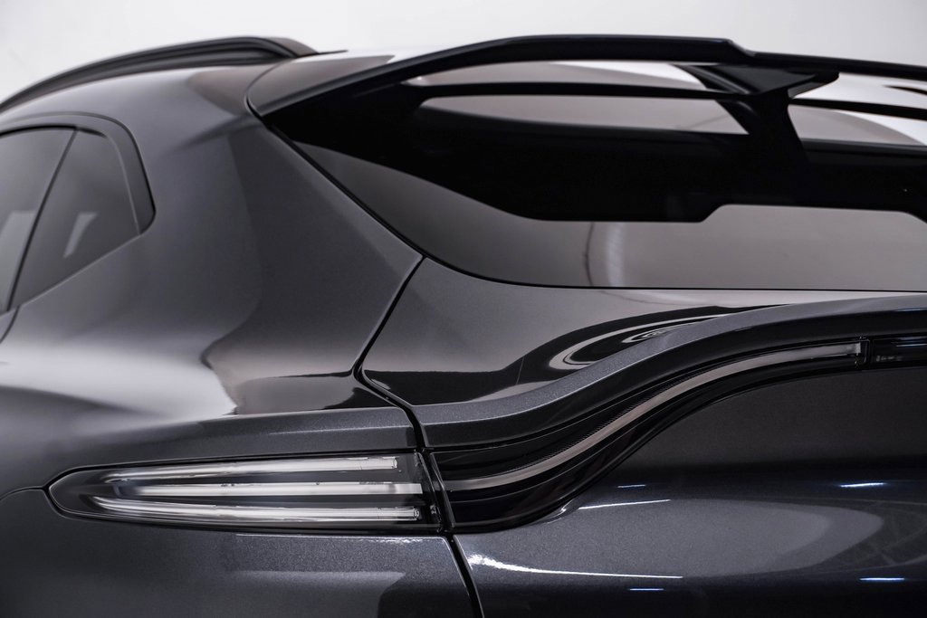 Used 2025 Aston Martin DBX 707 image 18