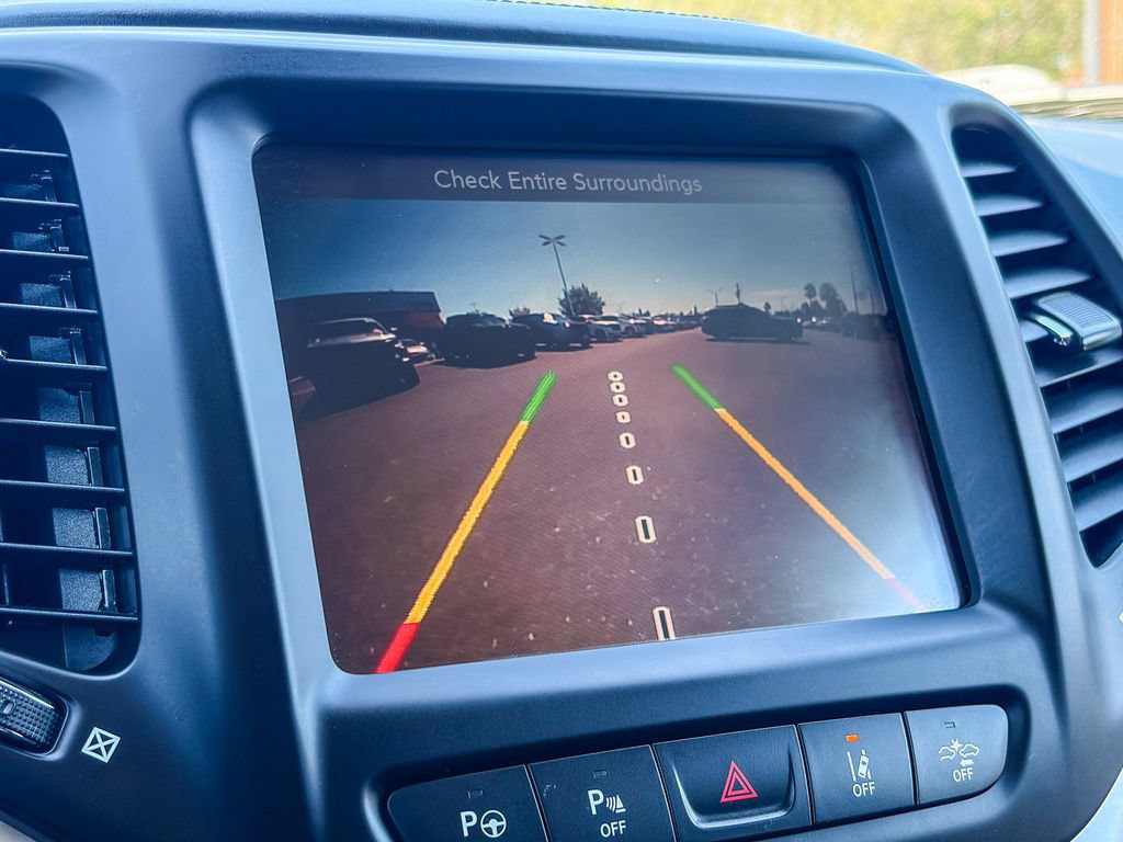 Used 2016 Jeep Cherokee Overland w/ Technology Group AWD/4WD image 51