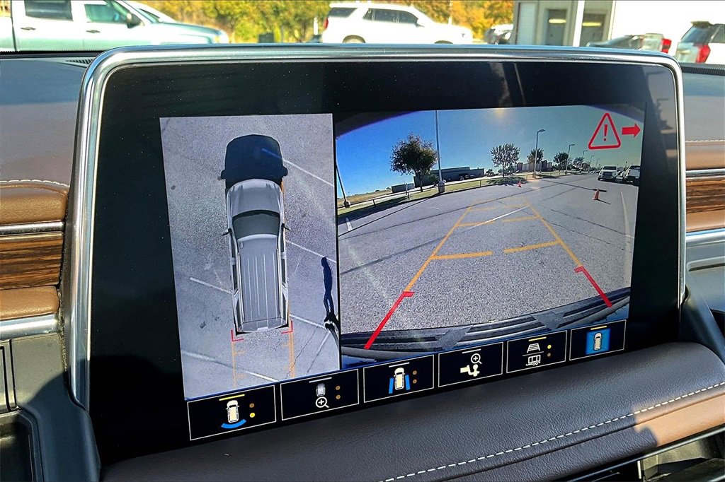 Used 2021 Chevrolet Suburban High Country image 23