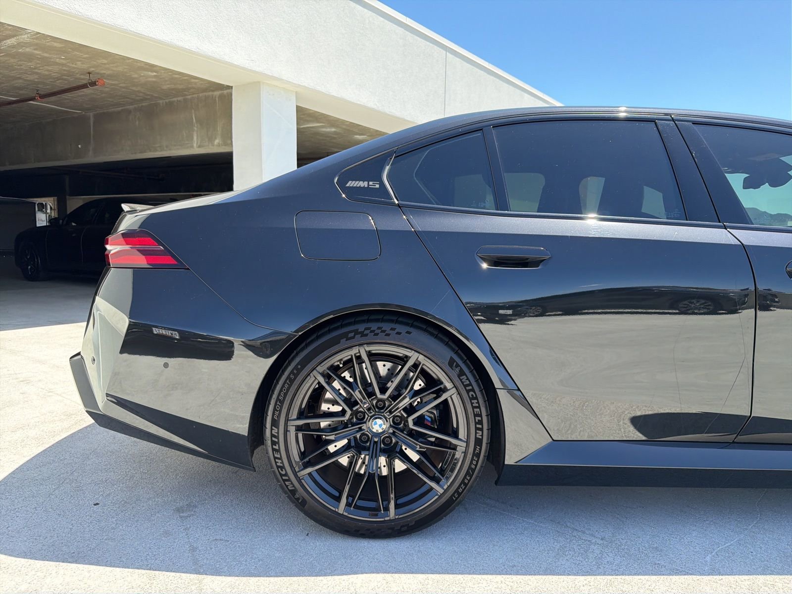 Certified 2025 BMW M5 w/ Carbon Package AWD/4WD image 5